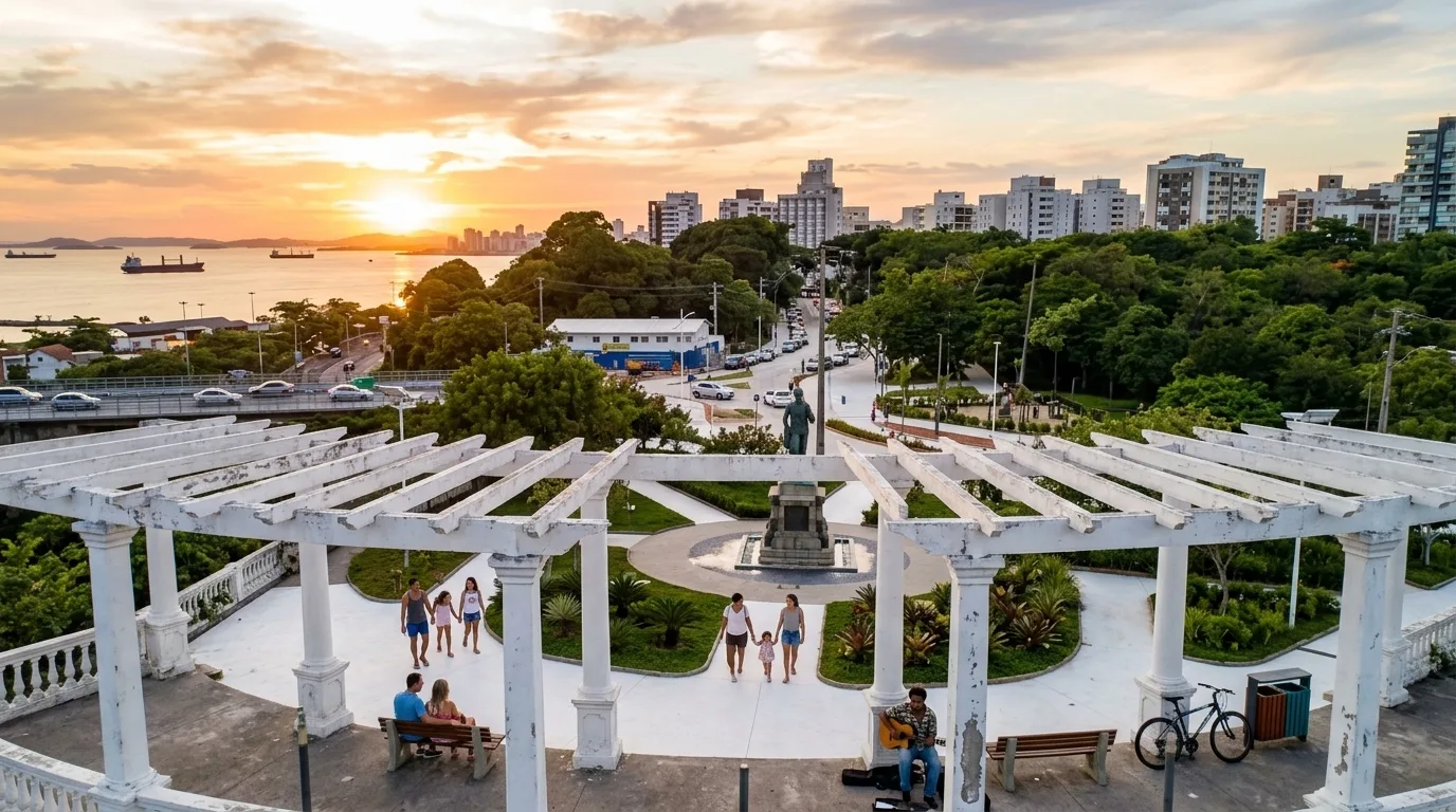 Foto panorâmica da Praça Hercílio Luz